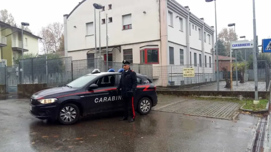 Sala Baganza: uomo aggredisce ex moglie, lei si salva rifugiandosi in bagno